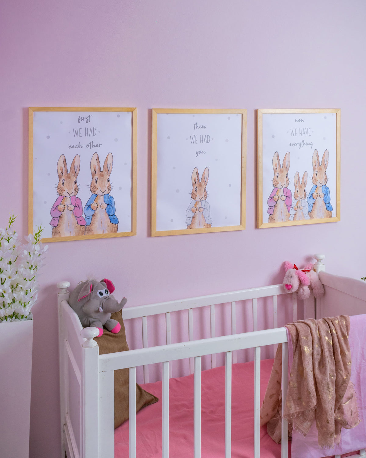 Nursery - The Bunny Family Frame – nursery wall art, photo 2 | طقم غرفة الأطفال - عائلة الأرانب