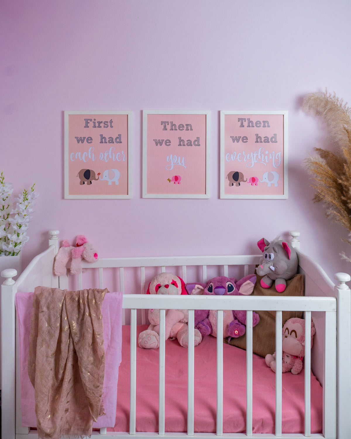 Nursery Set - The Elephant family – nursery wall art | طقم غرفة الأطفال - عائلة الفيلة الرقيقة